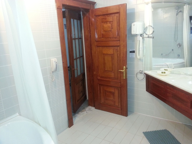 Imagen de la habitación del Hotel Predeal Comfort Suites. Foto 8