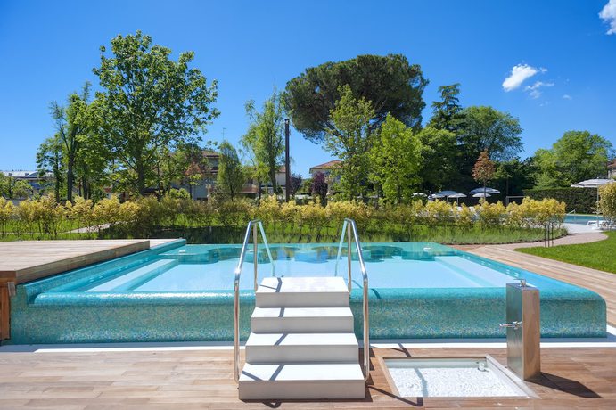 Imagen de la piscina del Hotel Première Abano. Foto 14