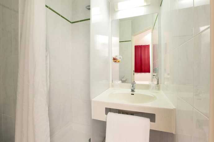 Imagen de la habitación del Hotel Premi&egrave;re Classe Bordeaux Nord - Lac. Foto 16