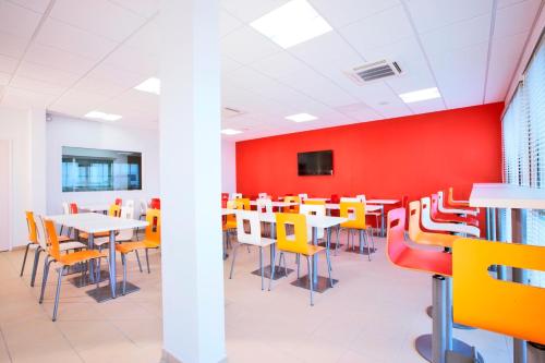 Imagen del bar/restaurante del Hotel Premi&egrave;re Classe Caen Nord - M&eacute;morial. Foto 10
