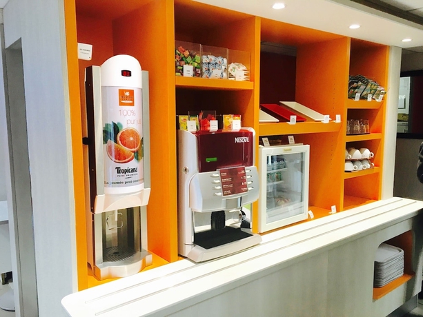 Imagen del bar/restaurante del Hotel Première Classe Epinay Sur Orge. Foto 4