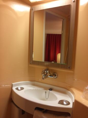 Imagen de la habitación del Hotel Première Classe La Ville-du-bois. Foto 6