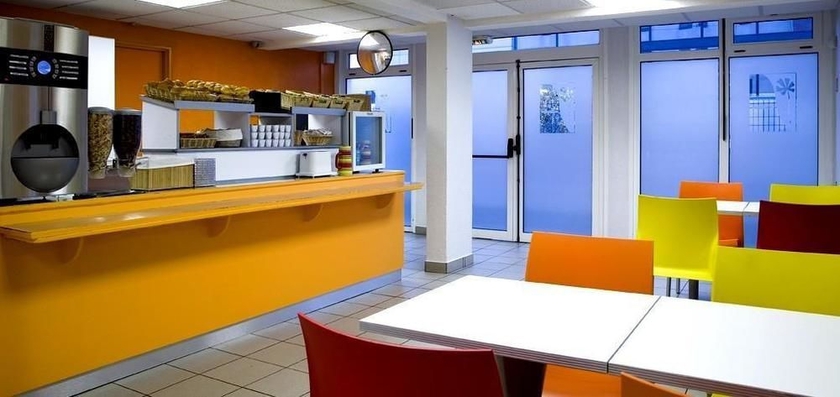 Imagen del bar/restaurante del Hotel Première Classe Paris Ouest - Nanterre - La Défense. Foto 3