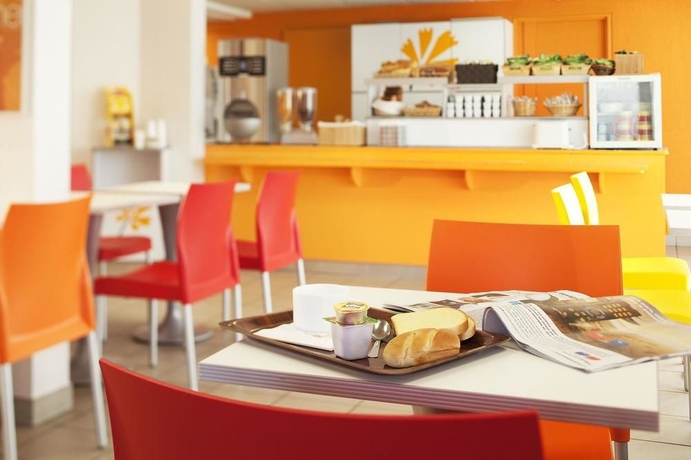 Imagen del bar/restaurante del Hotel Première Classe Paris Ouest - Nanterre - La Défense. Foto 4