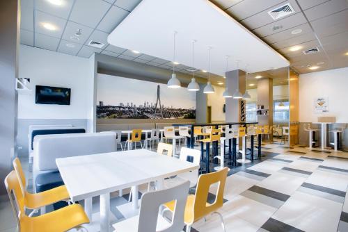Imagen del bar/restaurante del Hotel Premi&egrave;re Classe Varsovie / Warszawa. Foto 11