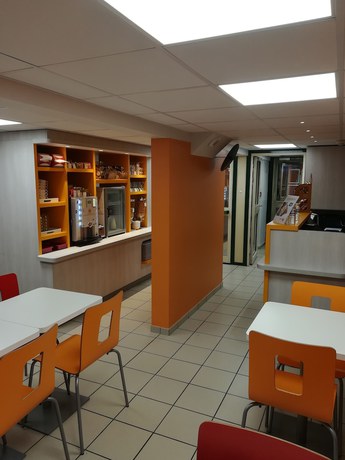 Imagen de los interiores del Hotel Premi&egrave;re Classe Vichy - Bellerive Sur Allier. Foto 18