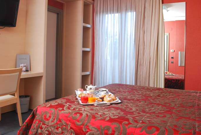 Imagen de la habitación del Hotel Première, Varcaturo. Foto 3