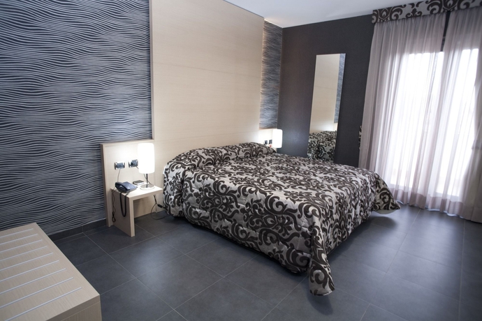 Imagen de la habitación del Hotel Première, Varcaturo. Foto 7