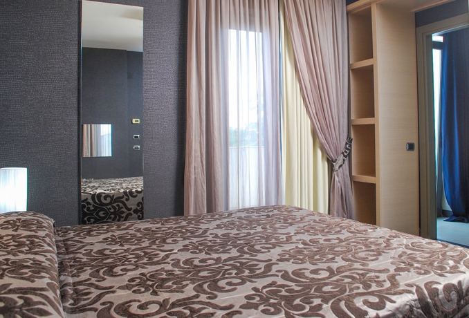 Imagen de la habitación del Hotel Première, Varcaturo. Foto 12