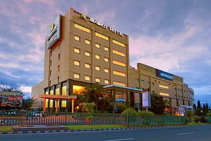 Imagen de los exteriores del Hotel Premier Basko Padang. Foto 8