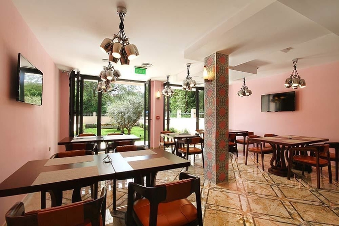 Imagen del bar/restaurante del Hotel Premier, Becici. Foto 7