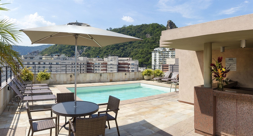 Imagen de la piscina del Hotel Premier Copacabana. Foto 15