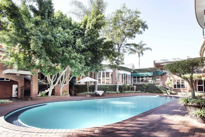 Imagen de la piscina del Hotel Premier Falstaff. Foto 15