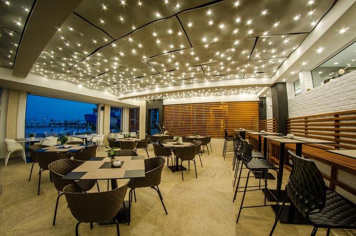 Imagen del bar/restaurante del Hotel Premier Fort Club - Full Board. Foto 2