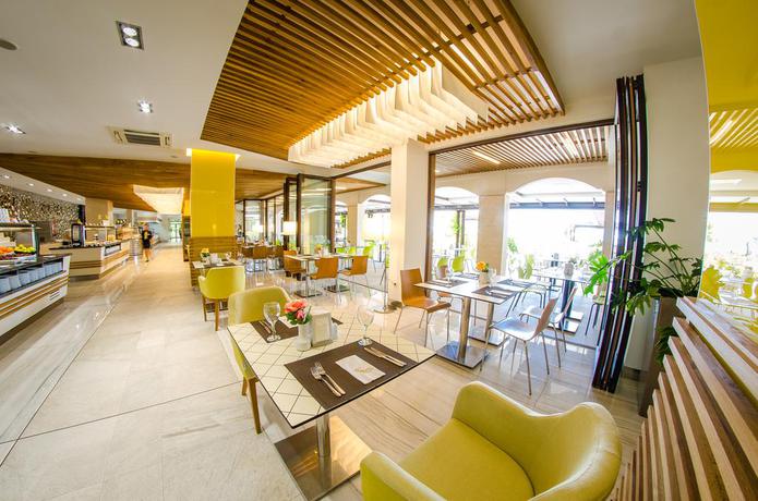 Imagen del bar/restaurante del Hotel Premier Fort Club - Full Board. Foto 3