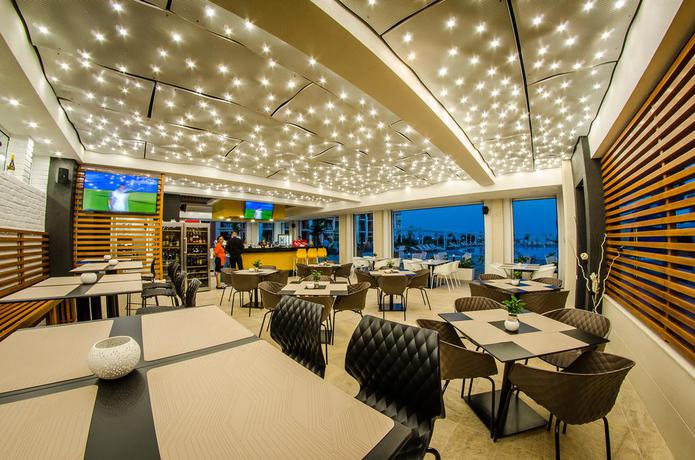 Imagen del bar/restaurante del Hotel Premier Fort Cuisine - Full Board. Foto 8