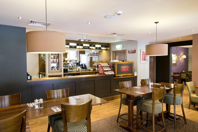 Imagen del bar/restaurante del Hotel Premier Inn Aberdeen Airport - Dyce. Foto 6