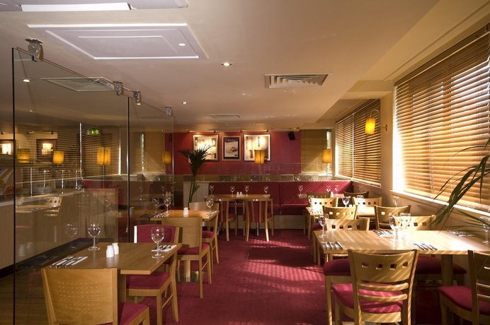 Imagen del bar/restaurante del Hotel Premier Inn Aberdeen City Centre. Foto 2