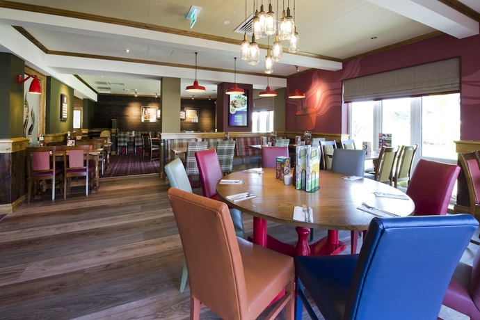 Imagen del bar/restaurante del Hotel Premier Inn Abergavenny. Foto 2