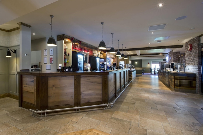 Imagen del bar/restaurante del Hotel Premier Inn Abergavenny. Foto 3