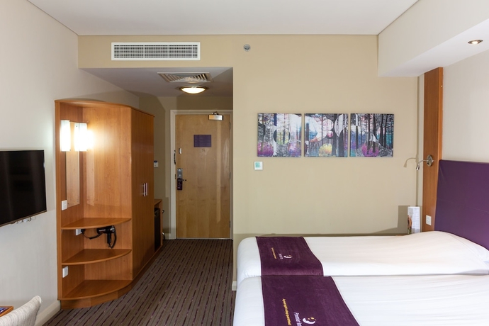 Imagen de la habitación del Hotel Premier Inn Abu Dhabi Capital Centre. Foto 3