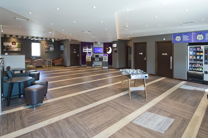 Imagen de los interiores del Hotel Premier Inn Addlestone. Foto 16