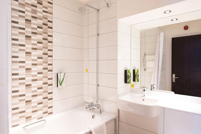 Imagen de la habitación del Hotel Premier Inn Basingstoke Town Centre. Foto 13