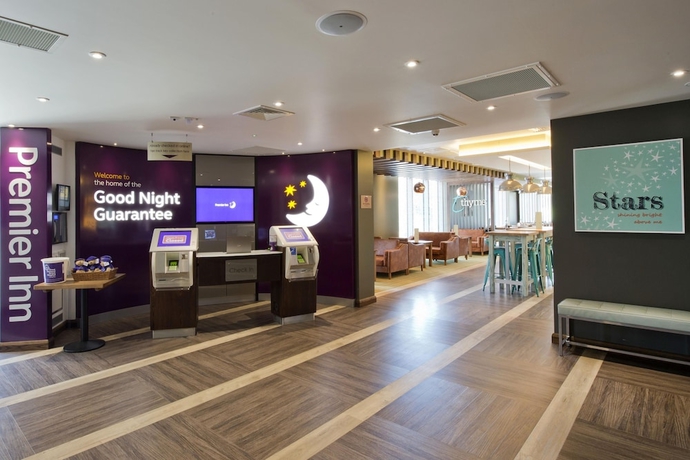 Imagen de los interiores del Hotel Premier Inn Bedford Town Centre. Foto 16