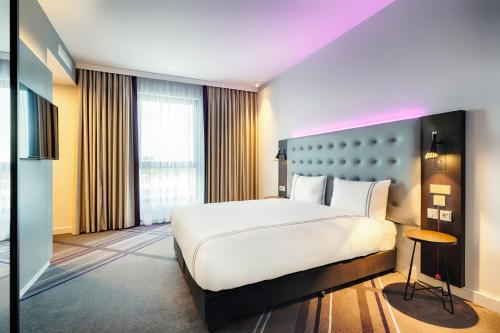 Imagen de la habitación del Hotel Premier Inn Berlin Airport. Foto 17