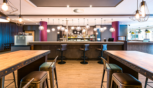 Imagen del bar/restaurante del Hotel Premier Inn Berlin City Centre. Foto 2