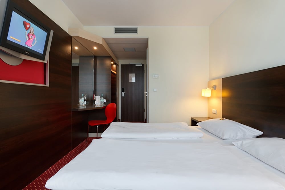 Imagen de la habitación del Hotel Premier Inn Berlin City S&uuml;d. Foto 6