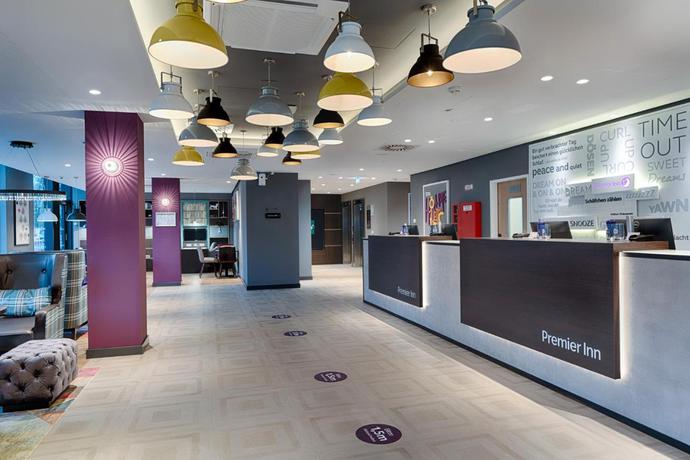 Imagen de los interiores del Hotel Premier Inn Berlin Kurf&uuml;rstendamm. Foto 8