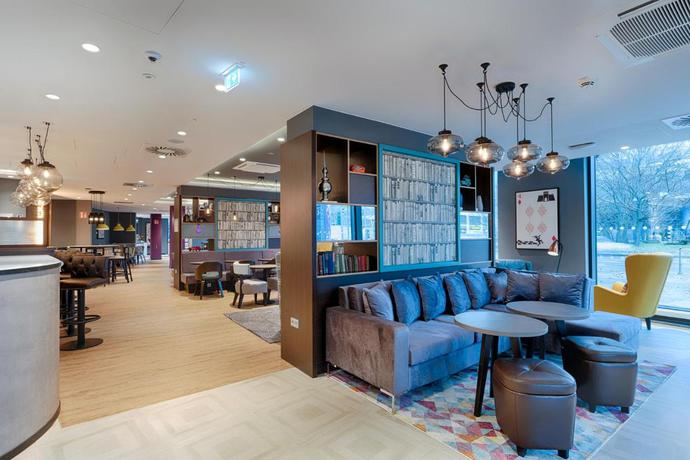 Imagen del bar/restaurante del Hotel Premier Inn Berlin Kurf&uuml;rstendamm. Foto 3