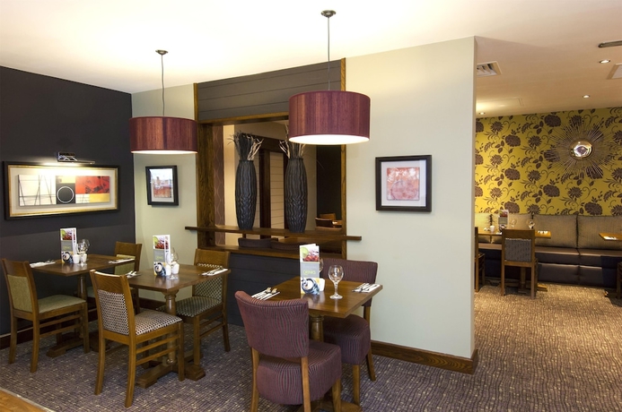 Imagen del bar/restaurante del Hotel Premier Inn Camberley. Foto 7