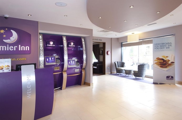 Imagen de los interiores del Hotel Premier Inn Camberley. Foto 16