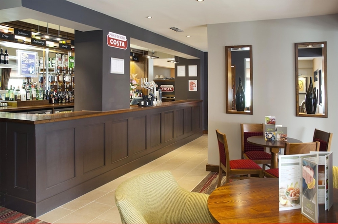 Imagen del bar/restaurante del Hotel Premier Inn Camberley. Foto 8