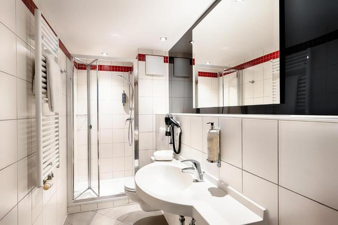 Imagen de la habitación del Hotel Premier Inn Cologne City Centre. Foto 12