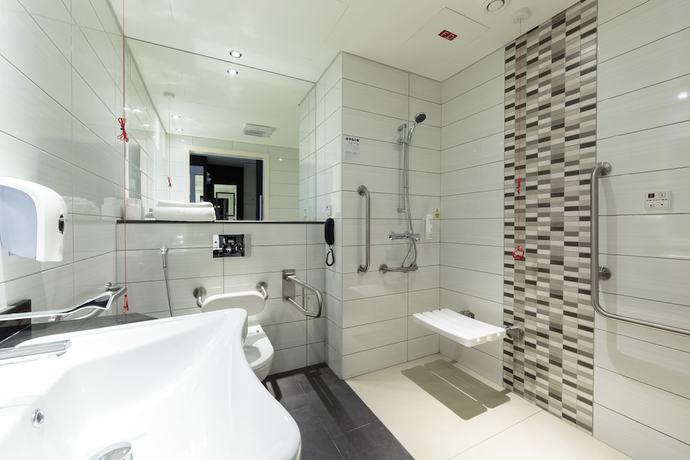 Imagen de la habitación del Hotel Premier Inn Doha Education City. Foto 4