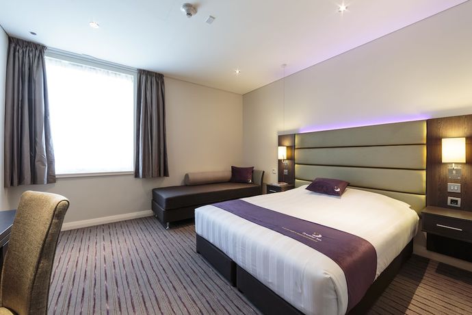 Imagen de la habitación del Hotel Premier Inn Doha Education City. Foto 9