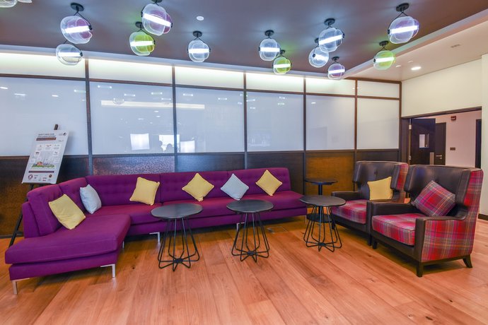 Imagen de los interiores del Hotel Premier Inn Dubai Al Jaddaf. Foto 11
