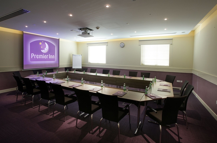 Imagen de los interiores del Hotel Premier Inn Dubai Investment Park. Foto 5