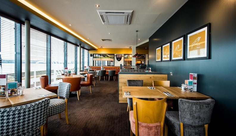 Imagen del bar/restaurante del Hotel Premier Inn Dundee Centre. Foto 4