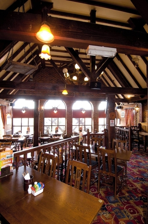 Imagen del bar/restaurante del Hotel Premier Inn Eastbourne. Foto 3