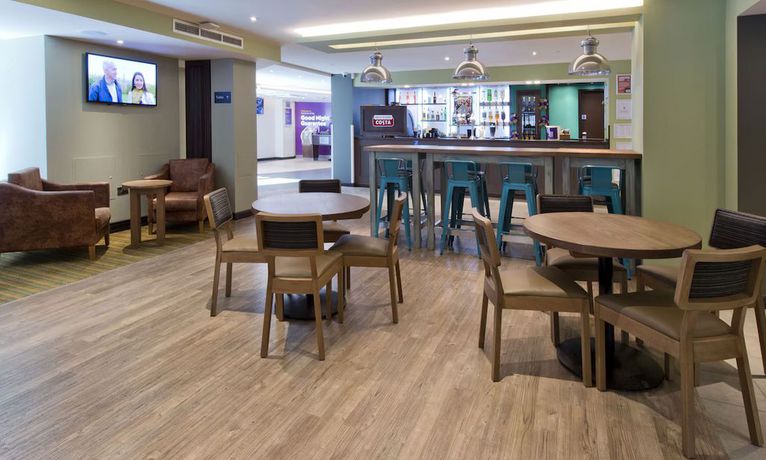 Imagen del bar/restaurante del Hotel Premier Inn Edinburgh Cc York Place/St James Quarter. Foto 3