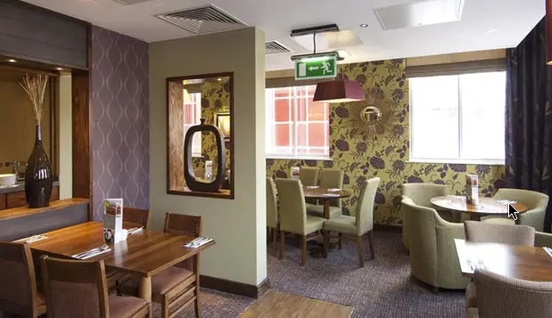 Imagen de los interiores del Hotel Premier Inn Edinburgh Central (Lauriston Place). Foto 7
