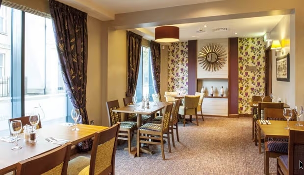 Imagen de los interiores del Hotel Premier Inn Edinburgh Central (Lauriston Place). Foto 8