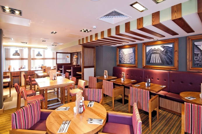 Imagen del bar/restaurante del Hotel Premier Inn Edinburgh City Centre Princess Street. Foto 4