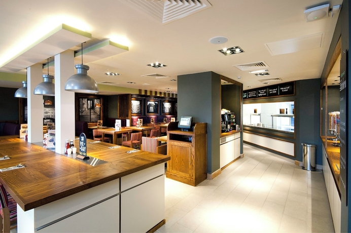 Imagen del bar/restaurante del Hotel Premier Inn Edinburgh City Centre Princess Street. Foto 5