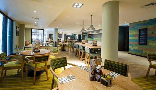 Imagen general del Hotel Premier Inn Edinburgh City Centre Royal Mile. Foto 2