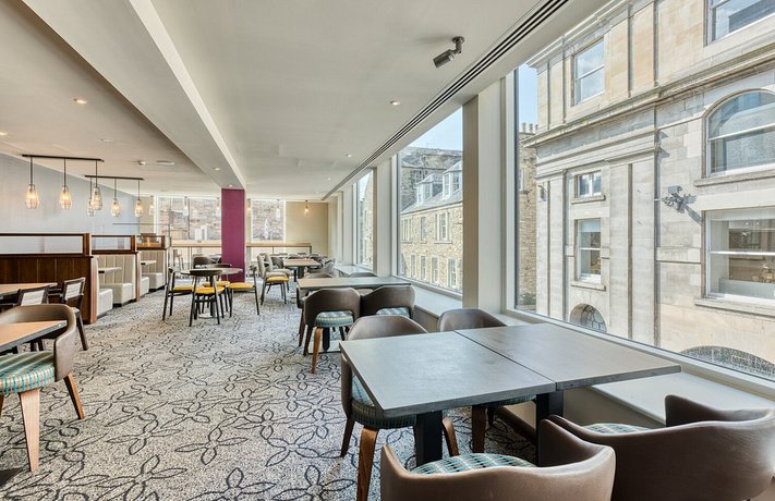 Imagen del bar/restaurante del Hotel Premier Inn Edinburgh City Centre (Waverley). Foto 2
